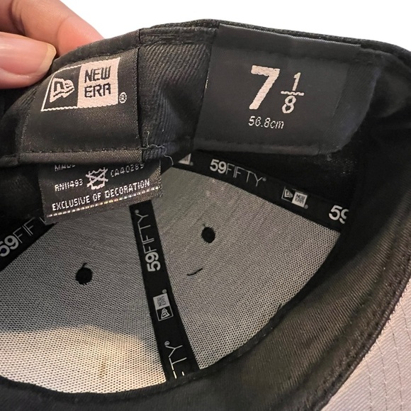 New Era Cincinnati Reds 59Fifty Black On Black Fitted Hat - 7 1/8 - Picture 2 of 7